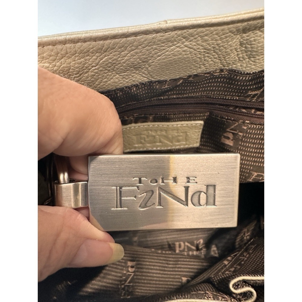 FzNd Large White Bag Purse With Dust Bag. Several additional handles. Prime cond - Picture 13 of 15